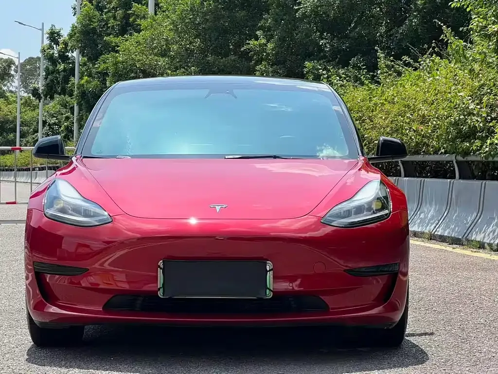 Tesla Model 3 — фото 9