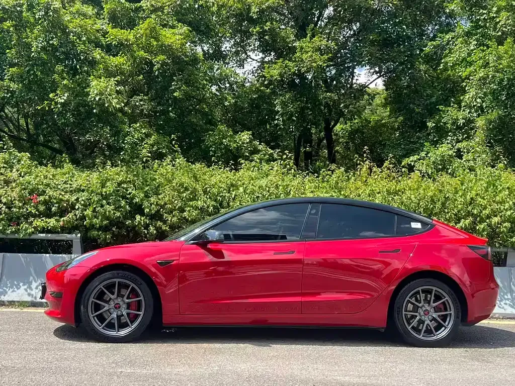 Tesla Model 3 — фото 10