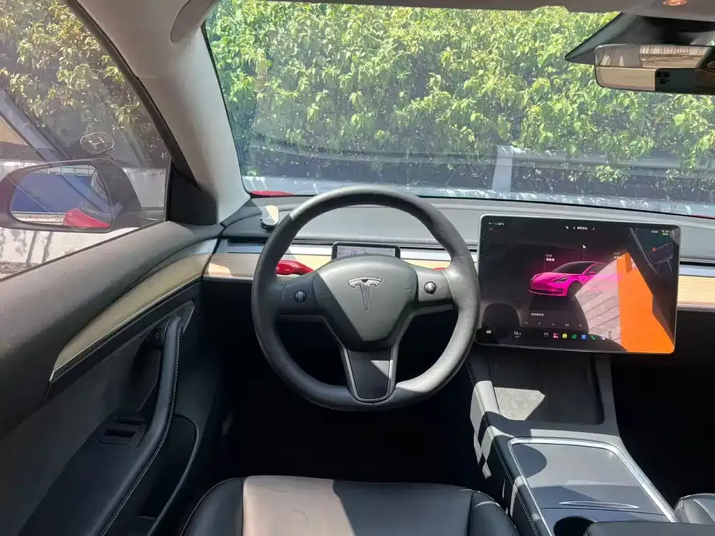 Tesla Model 3 — фото 4