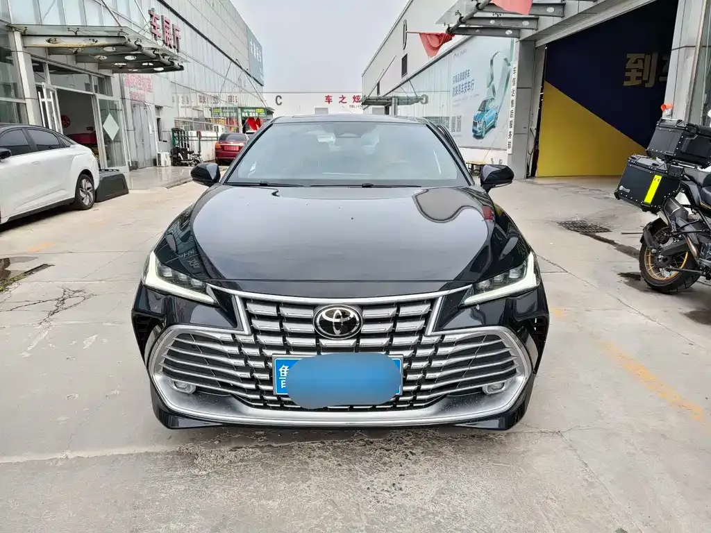 Toyota Avalon — фото 1