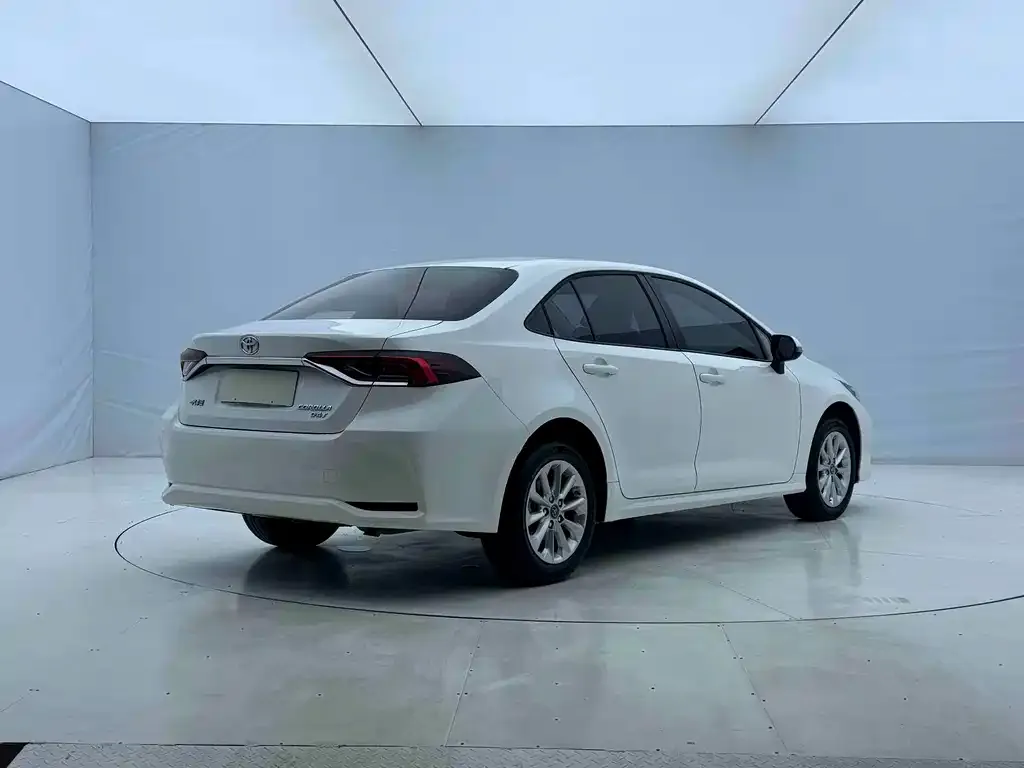 Toyota Corolla — фото 5
