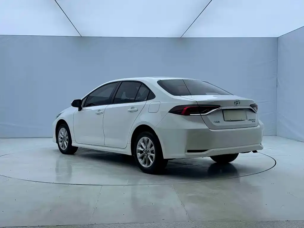 Toyota Corolla — фото 10