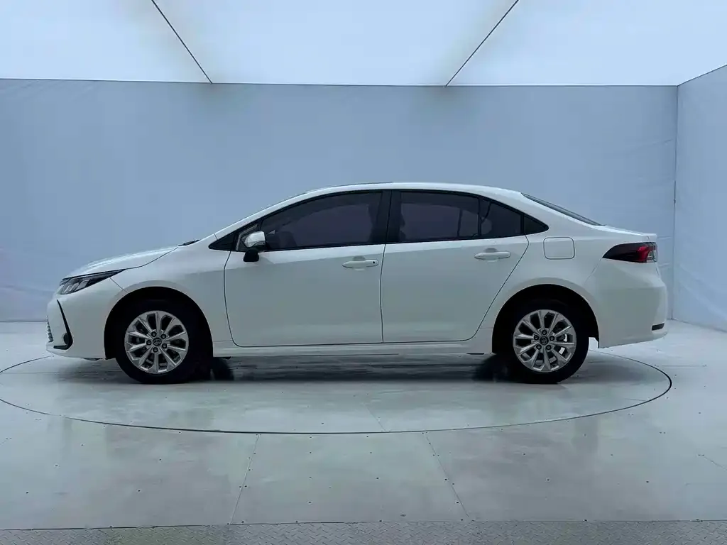 Toyota Corolla — фото 9