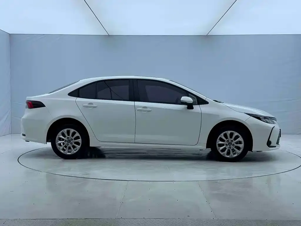 Toyota Corolla — фото 4