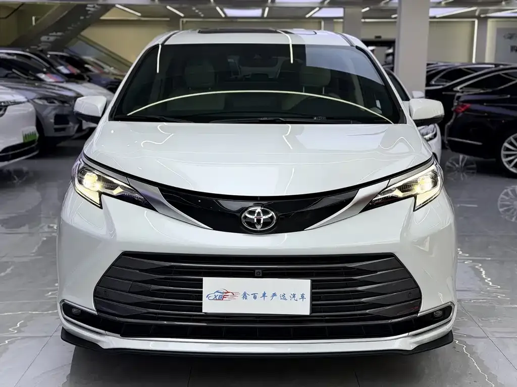 Toyota Sienna — фото 10