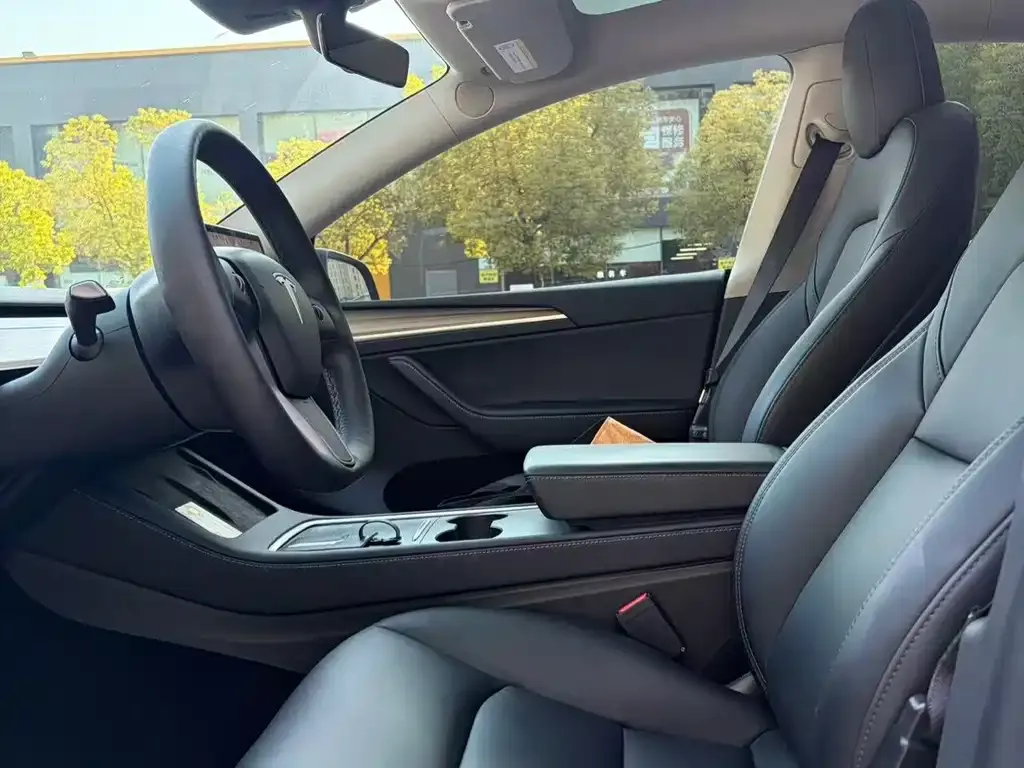 Tesla Model Y — фото 4