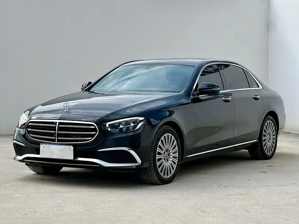 Mercedes-Benz E-Class — фото 1