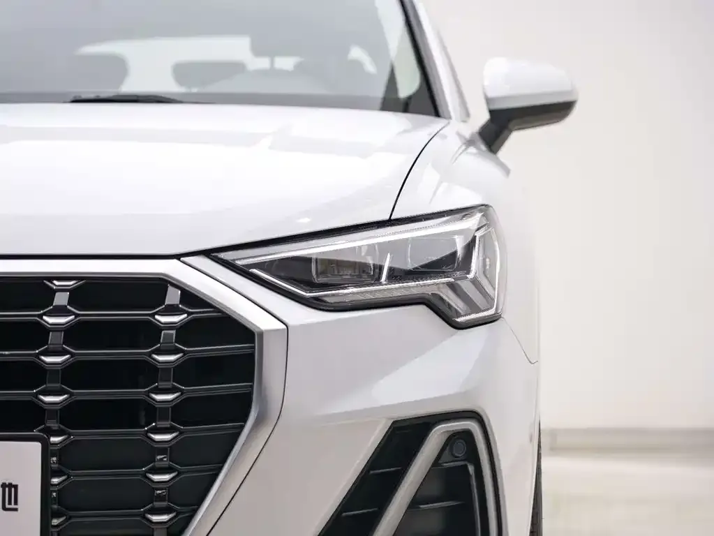 Audi Q3 — фото 8