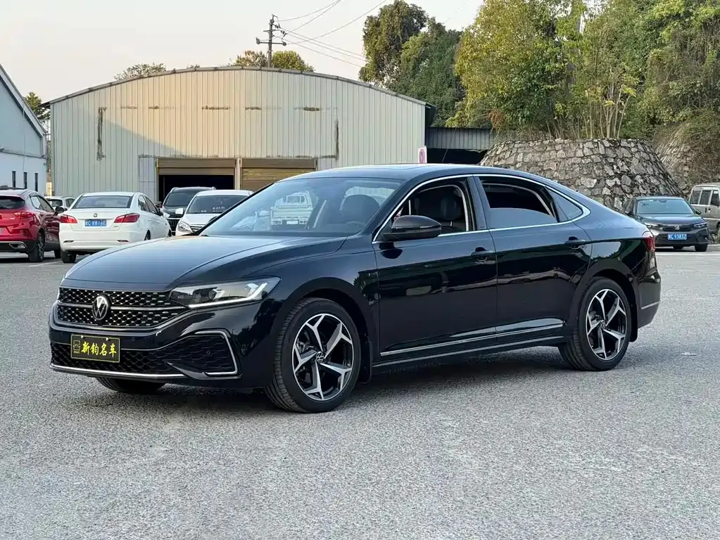Volkswagen Passat — фото 1