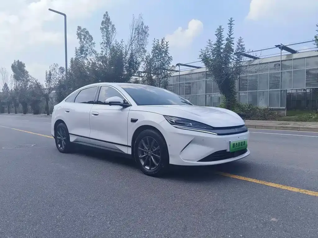 BYD Qin L — фото 5