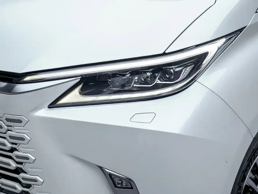 Lexus LM — фото 2