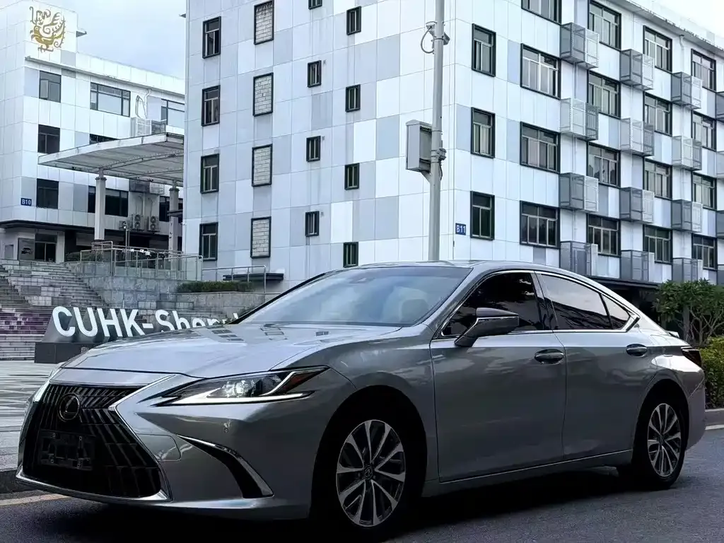 Lexus ES — фото 1
