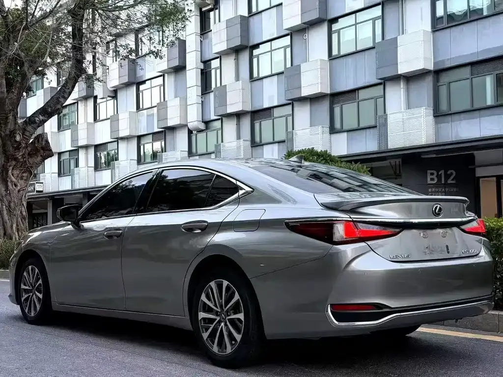 Lexus ES — фото 9