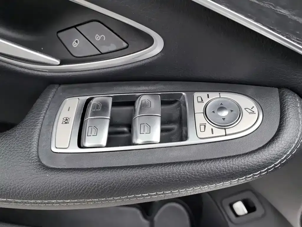 Mercedes-Benz C-Class — фото 10