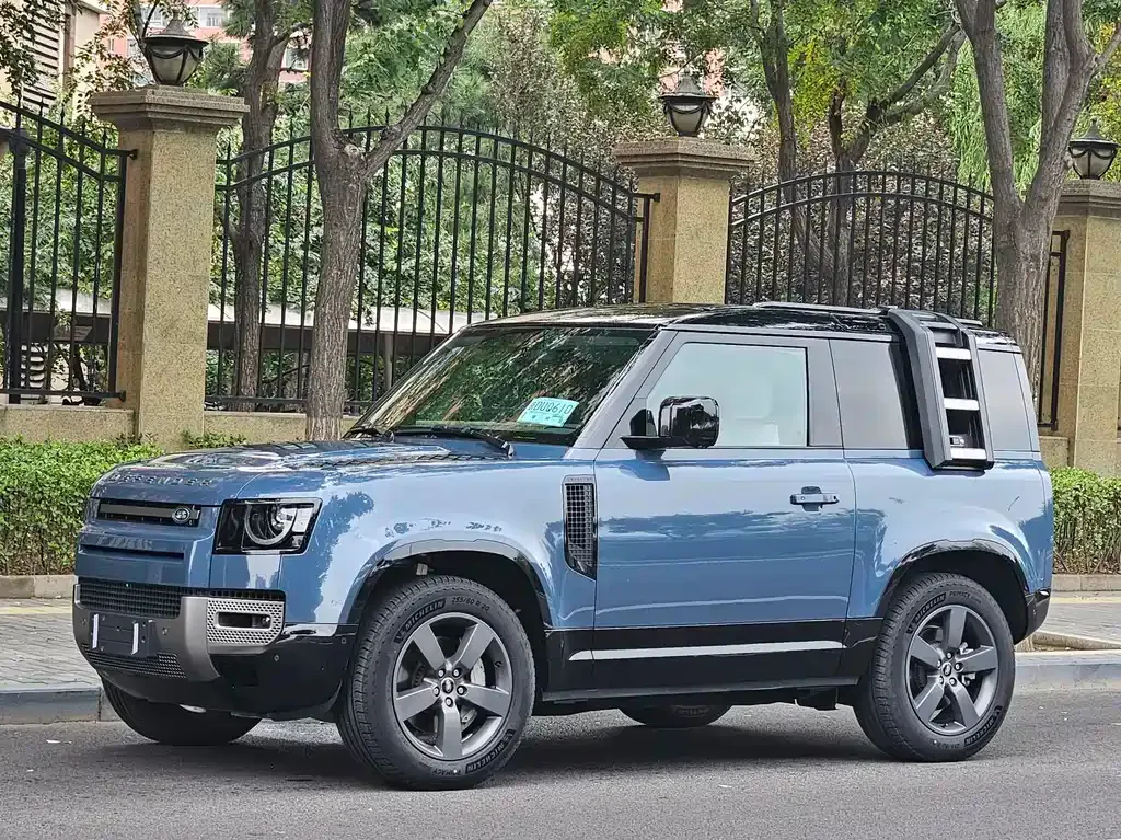 Land Rover Defender — фото 1