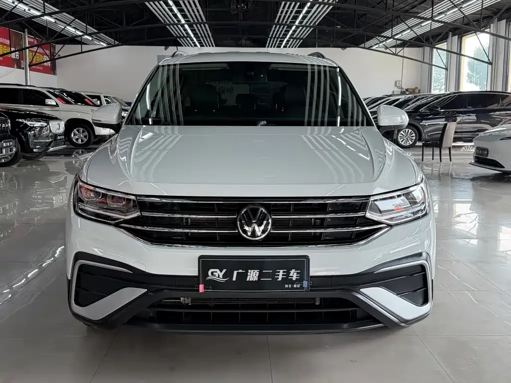 Volkswagen Tiguan L — фото 2