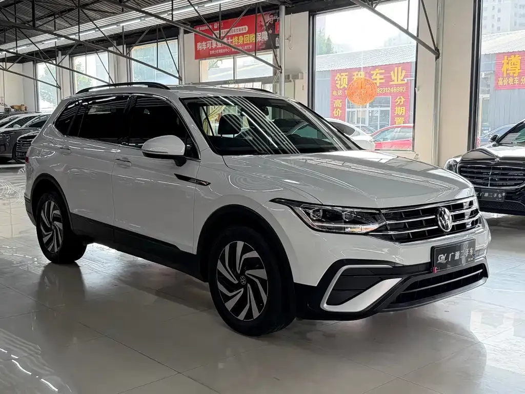 Volkswagen Tiguan L — фото 9