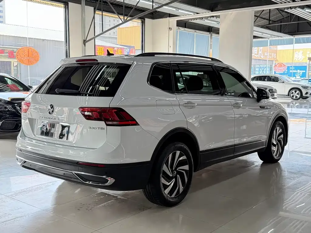 Volkswagen Tiguan L — фото 10