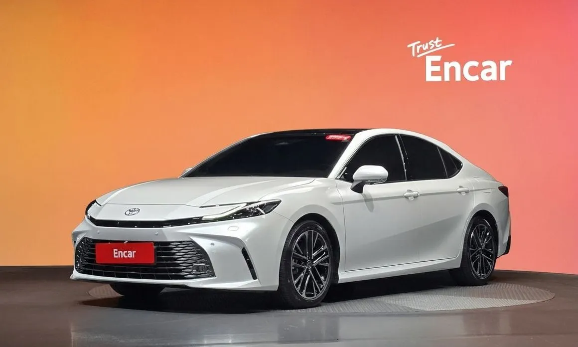 Toyota Camry — фото 1