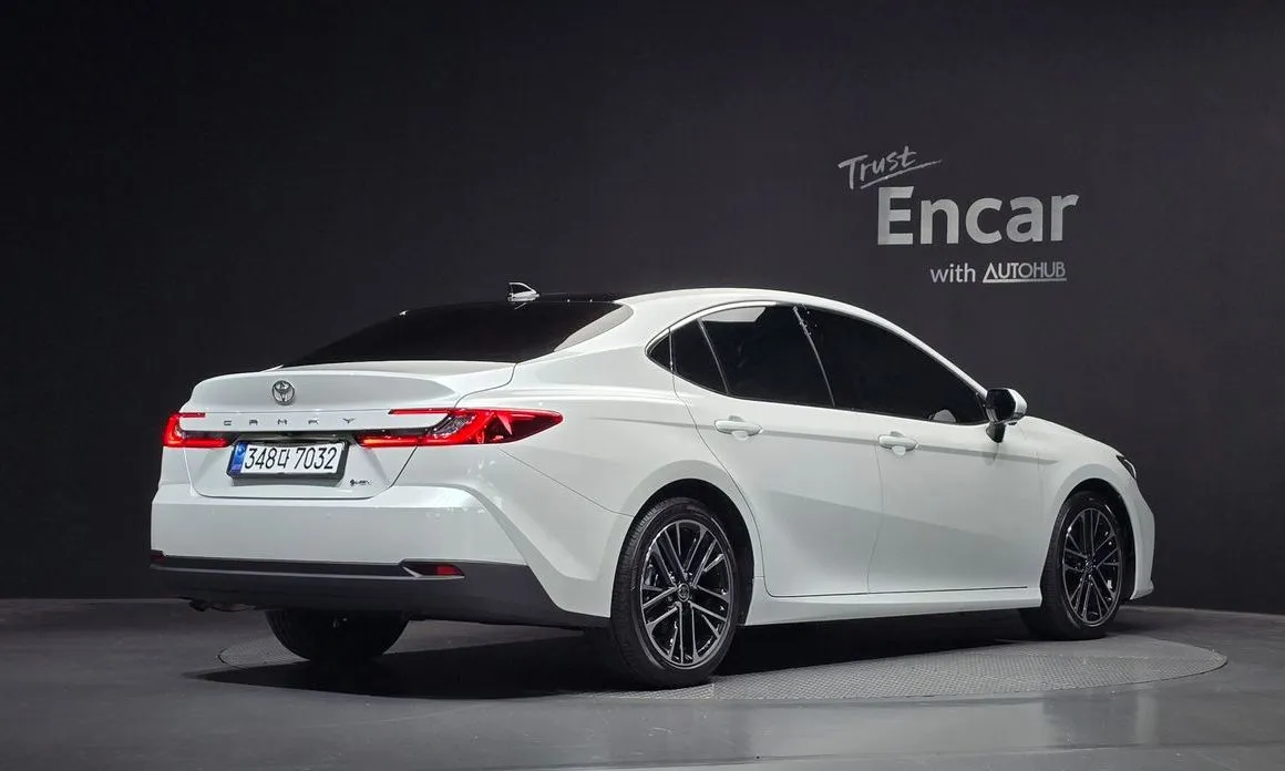 Toyota Camry — фото 3