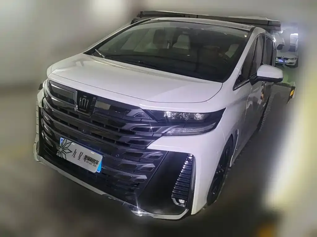 Toyota Vellfire — фото 1