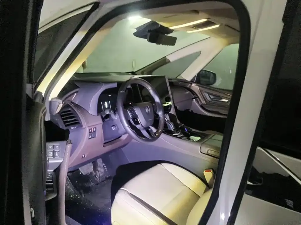 Toyota Vellfire — фото 8