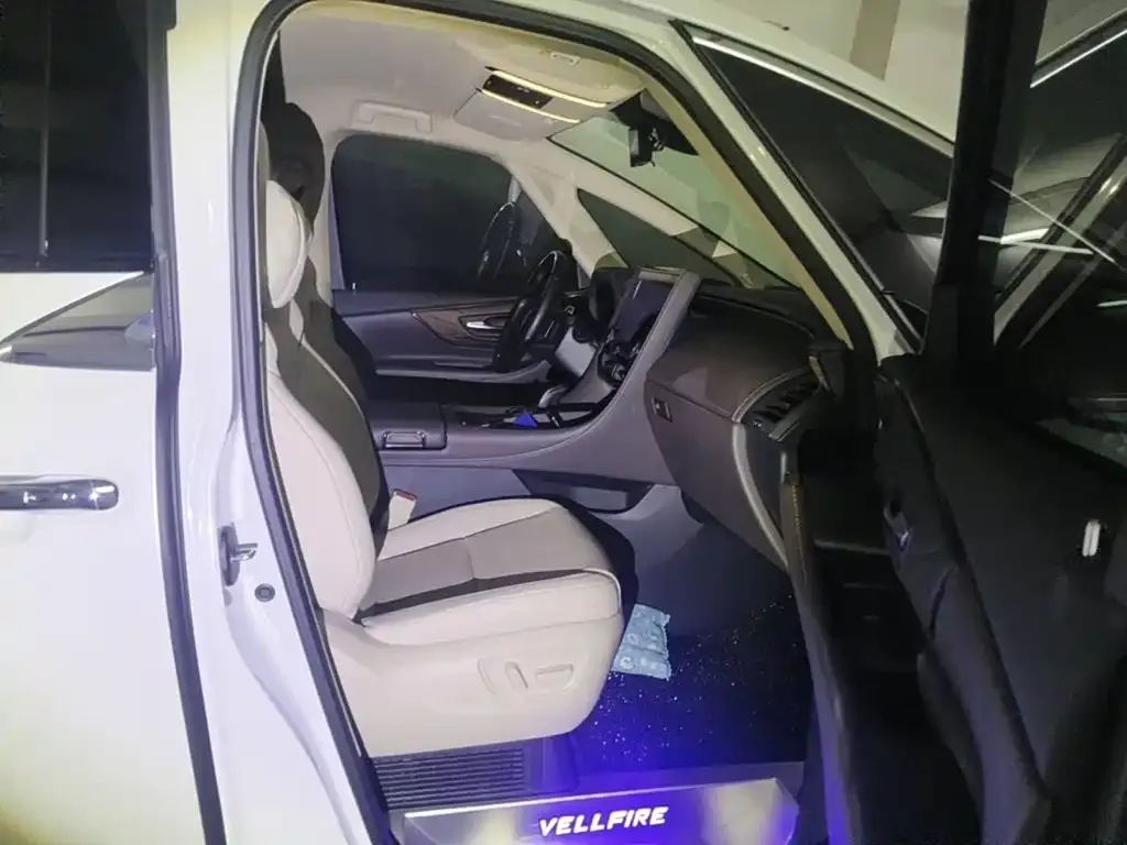 Toyota Vellfire — фото 2