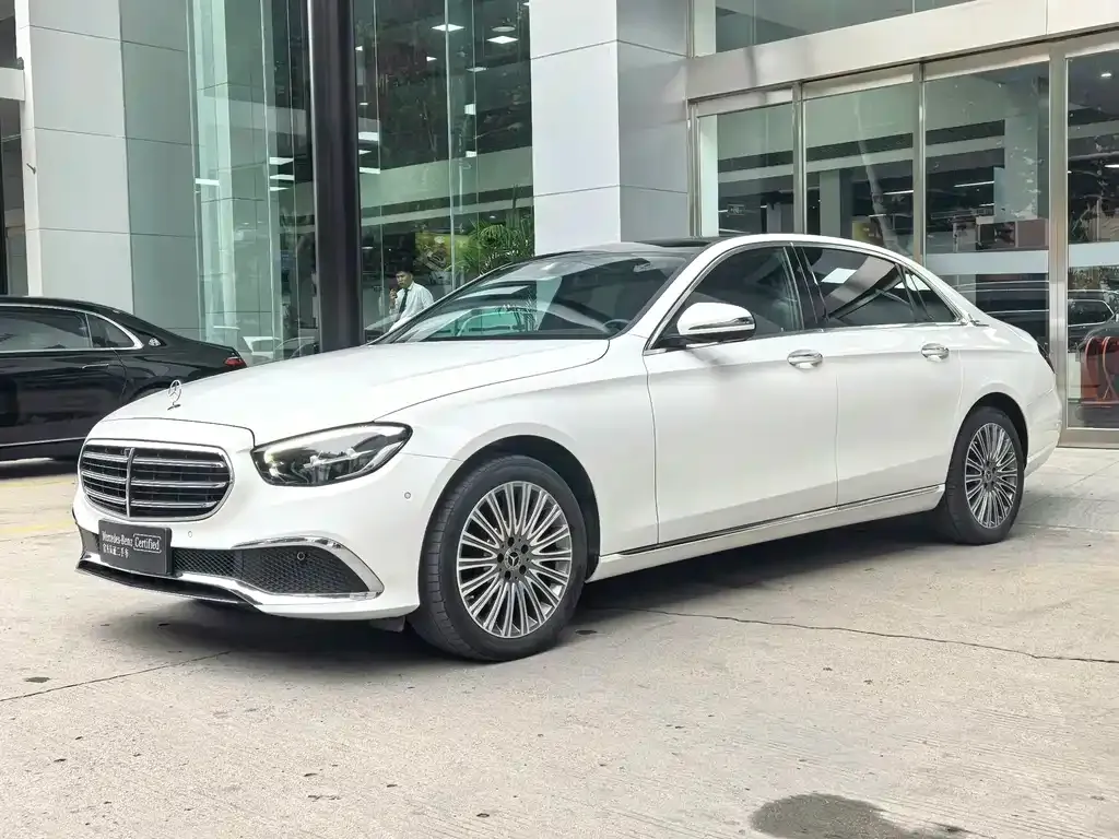 Mercedes-Benz E-Class — фото 1