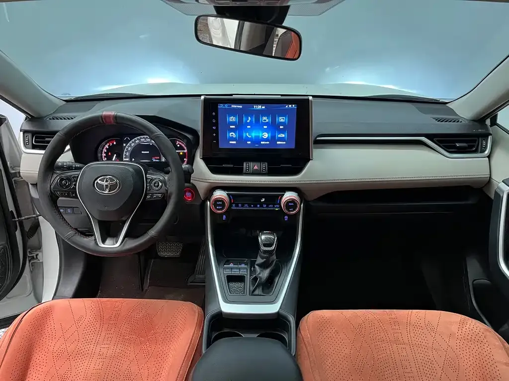 Toyota RAV4 — фото 5