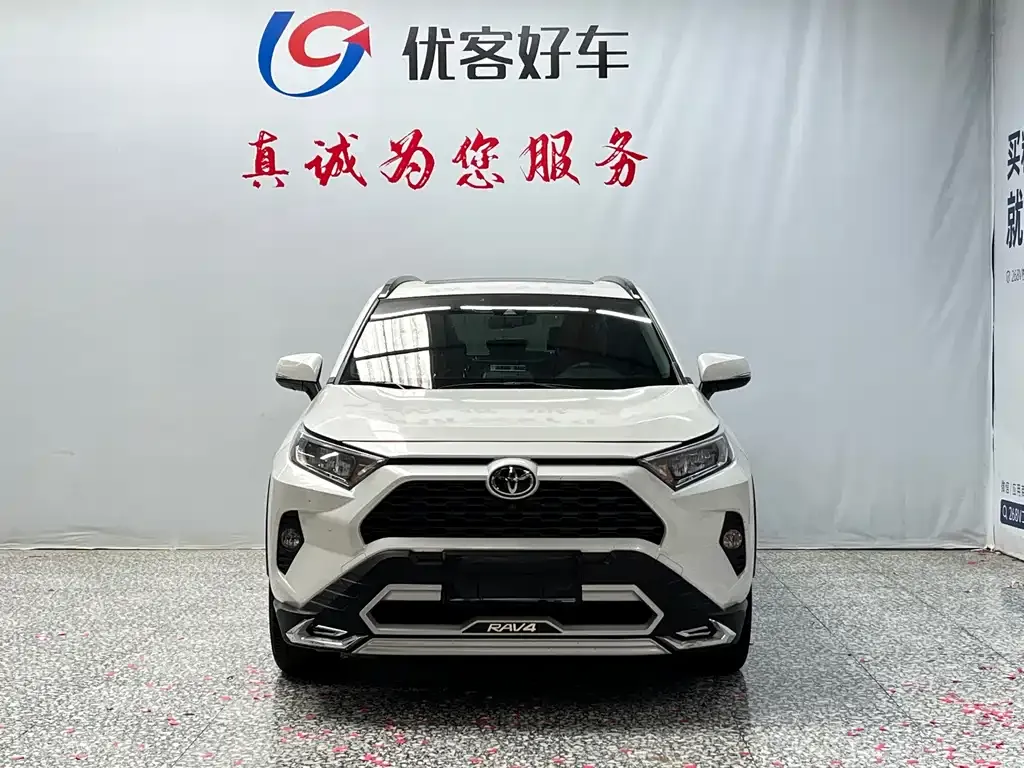 Toyota RAV4 — фото 7