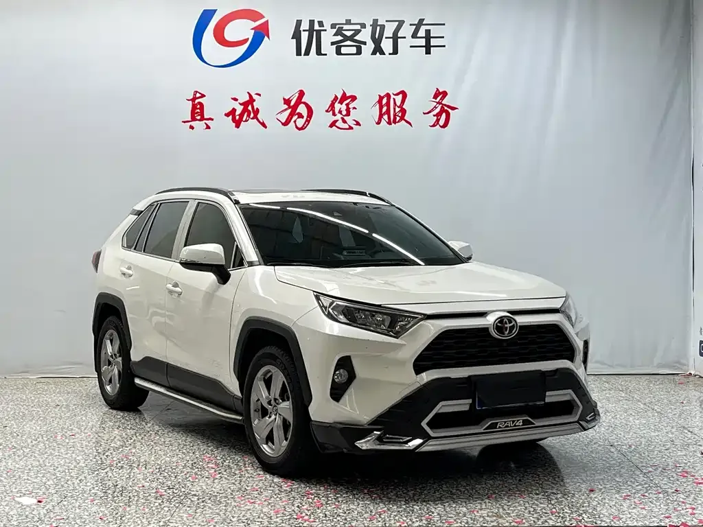 Toyota RAV4 — фото 8