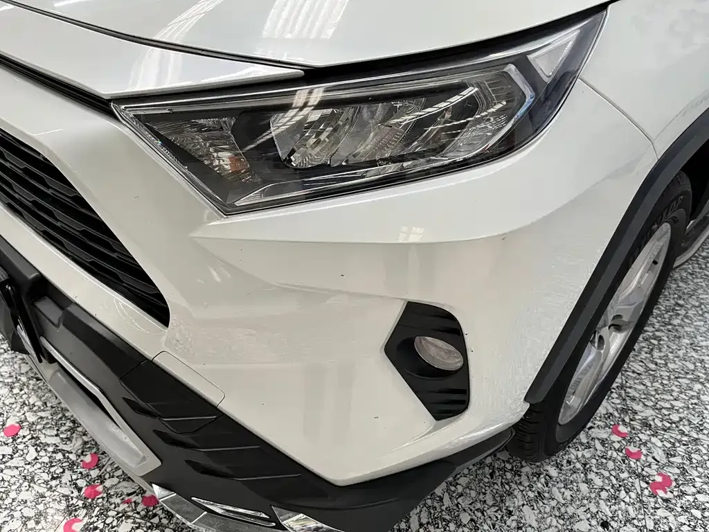 Toyota RAV4 — фото 10
