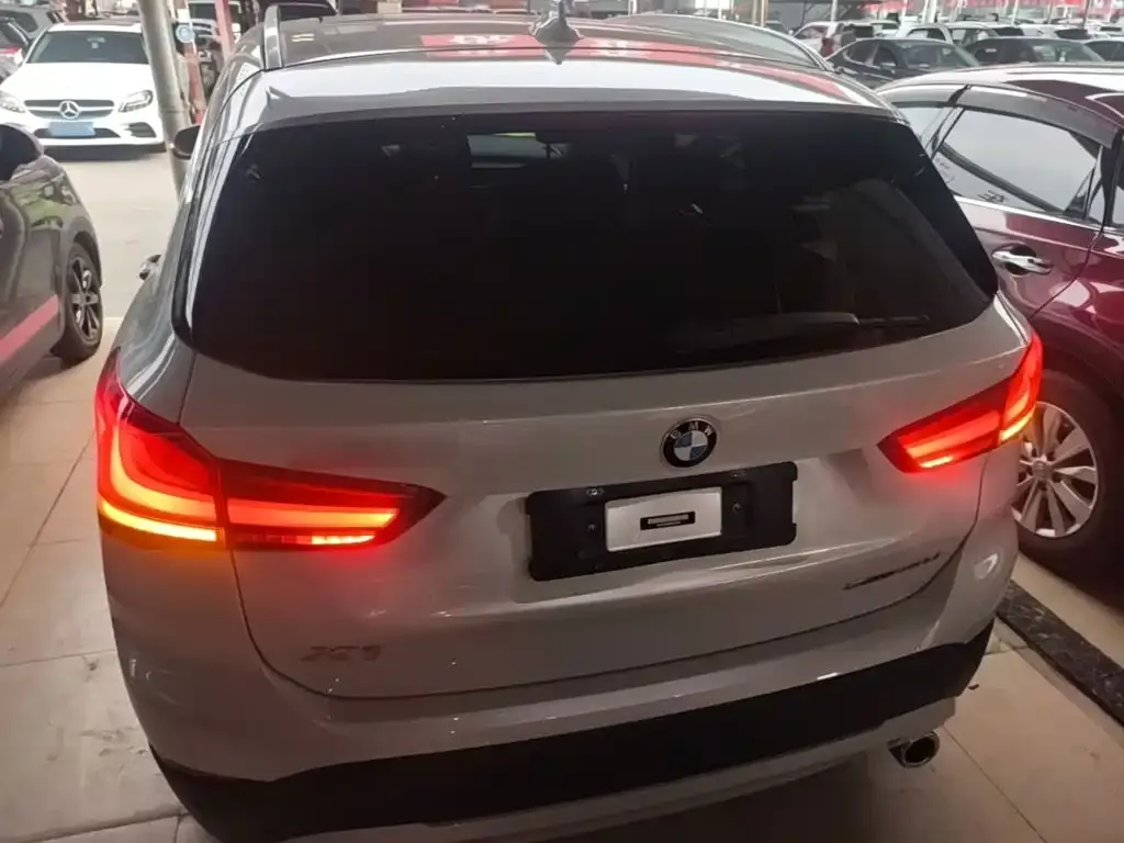 BMW X1 — фото 9