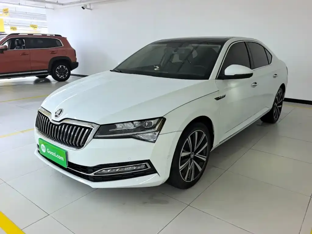 Skoda Superb — фото 1