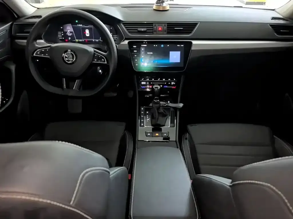 Skoda Superb — фото 5