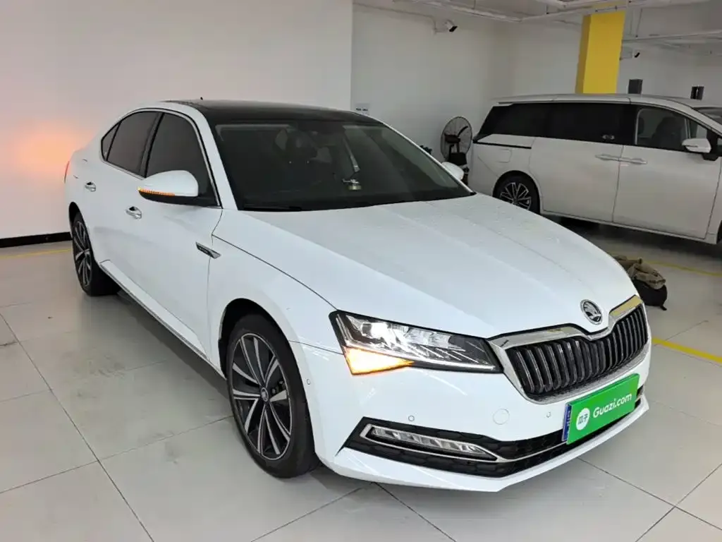 Skoda Superb — фото 10