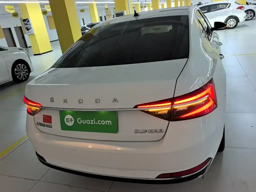 Skoda Superb — фото 3