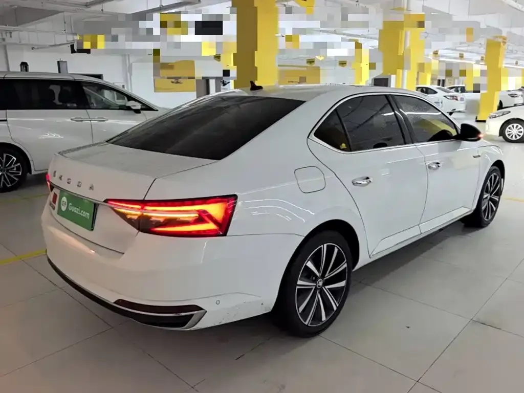 Skoda Superb — фото 4