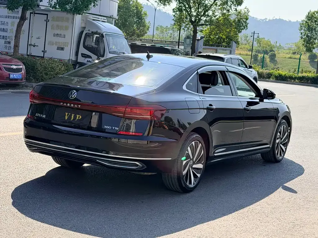 Volkswagen Passat — фото 8
