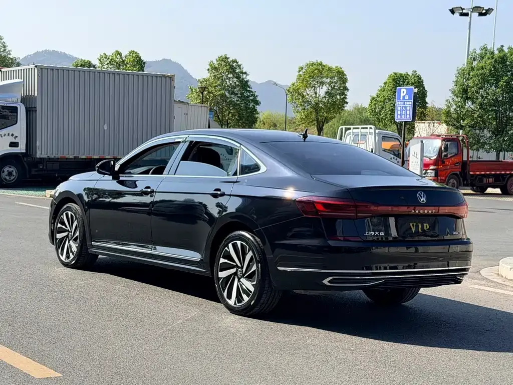 Volkswagen Passat — фото 7