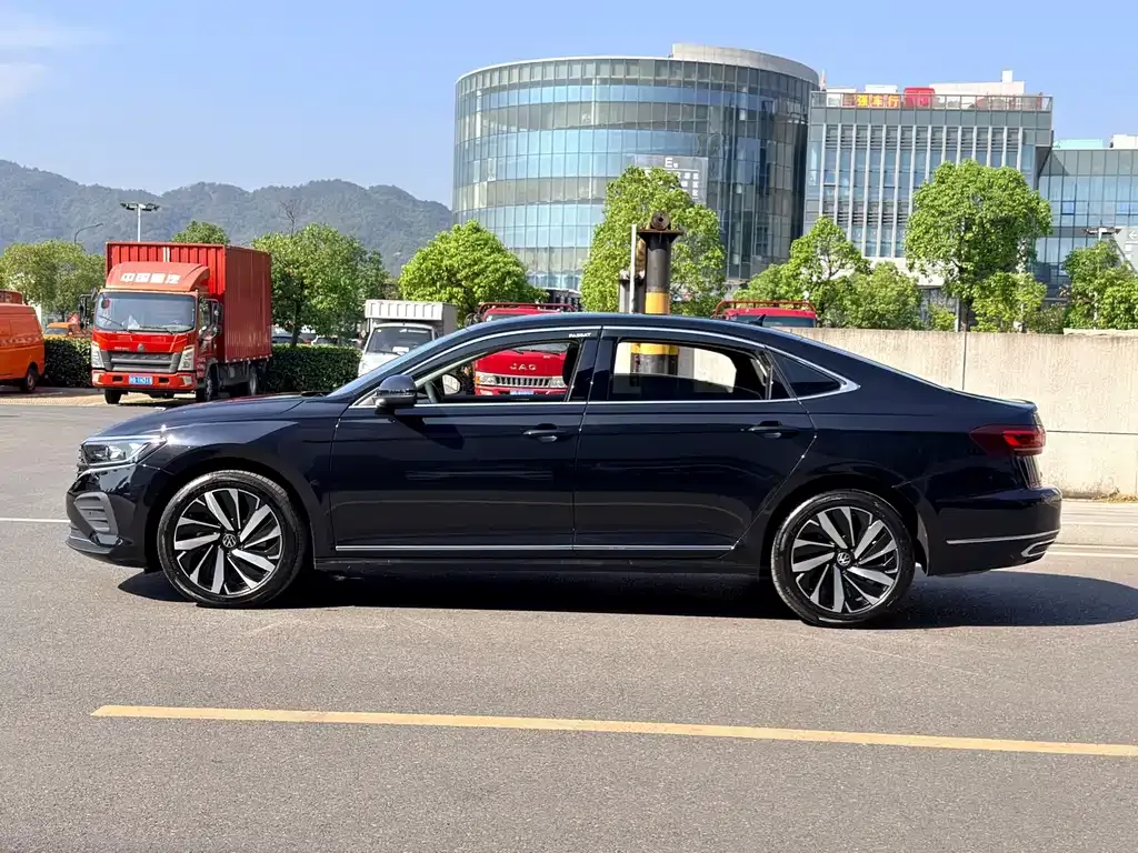 Volkswagen Passat — фото 9