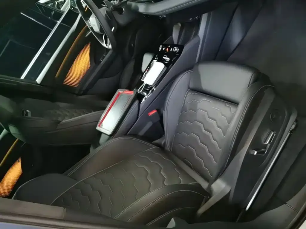 Audi Q6L e-tron — фото 8