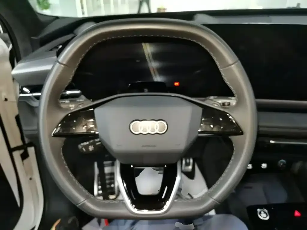 Audi Q6L e-tron — фото 3