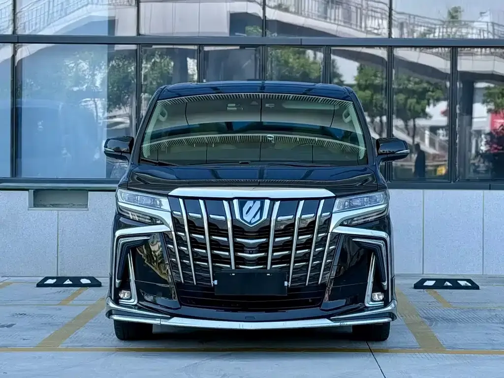 Toyota Alphard — фото 5