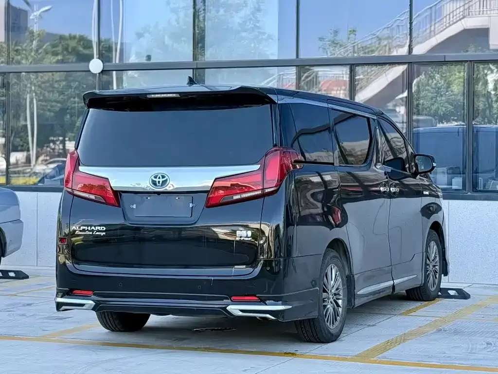 Toyota Alphard — фото 7