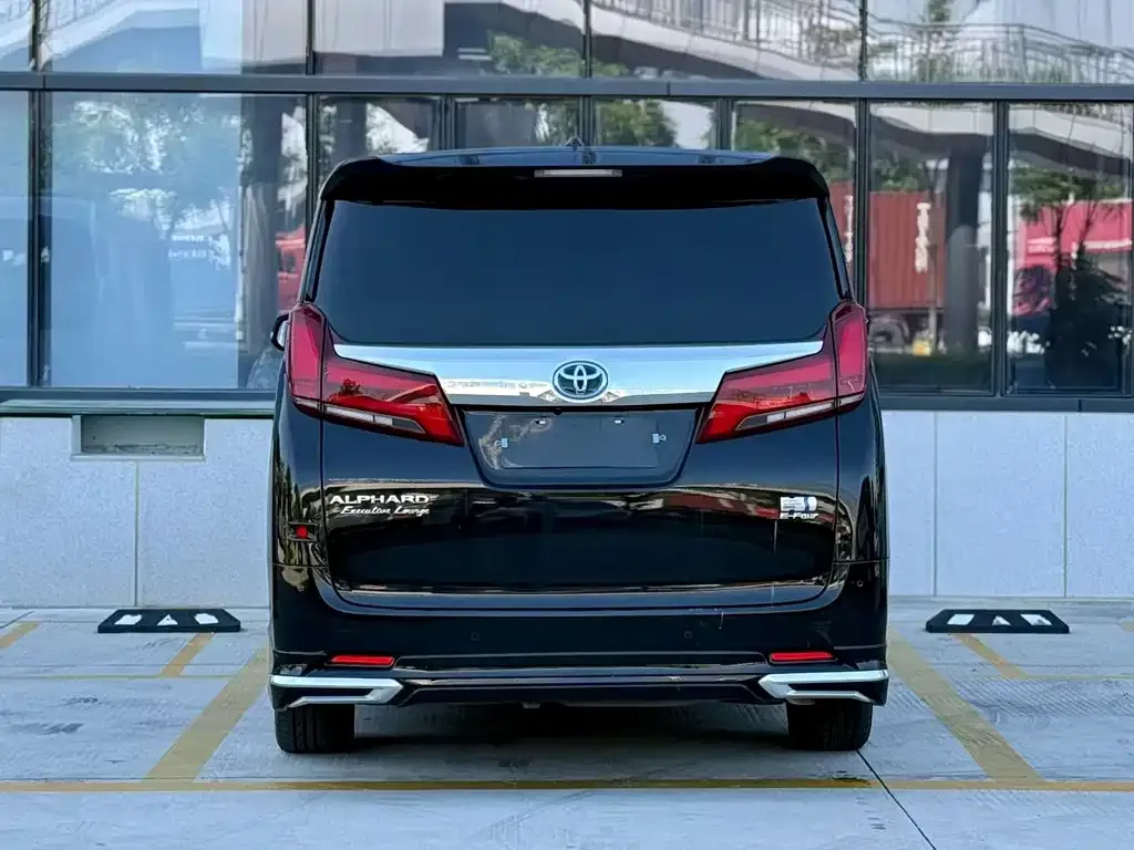 Toyota Alphard — фото 9