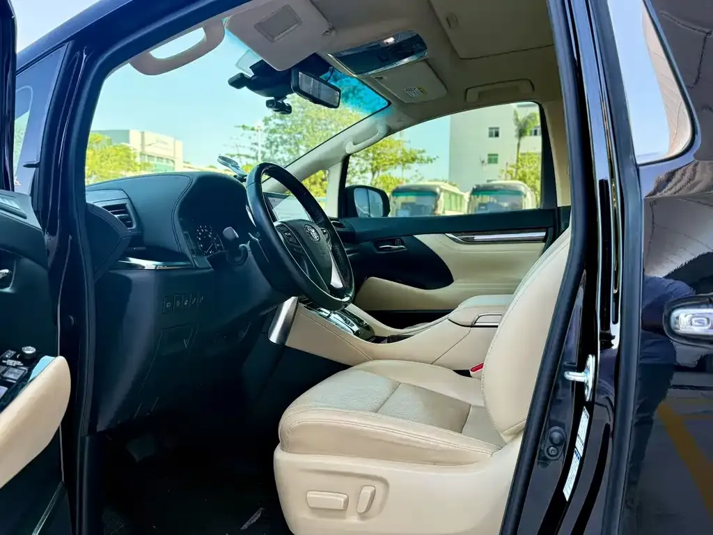 Toyota Alphard — фото 8