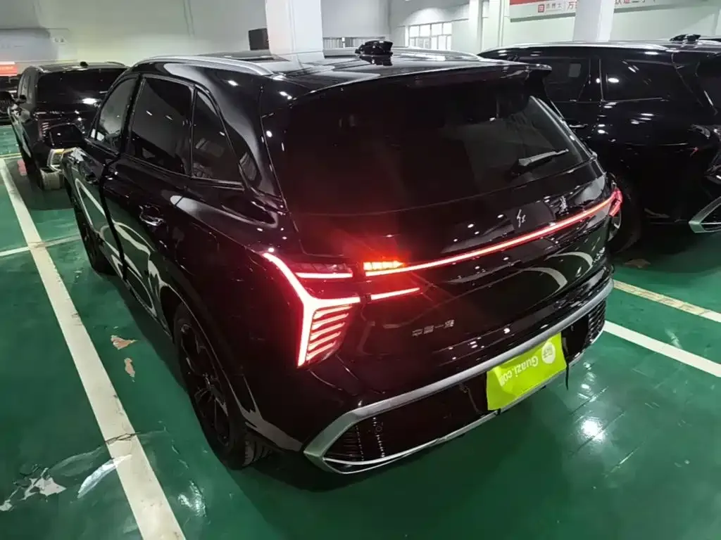 Hongqi HS3 PHEV — фото 3
