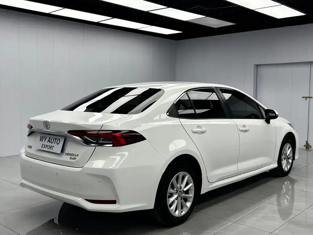 Toyota Corolla — фото 5