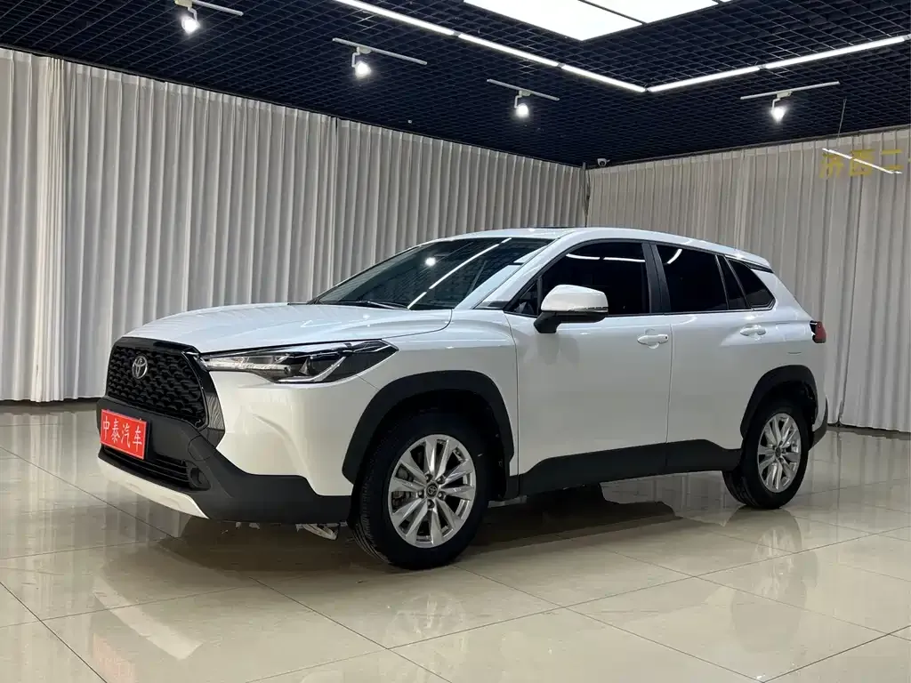Toyota Corolla Cross — фото 1